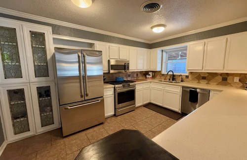 Paris House | Large House, 4 Bedroom, 4 Bath, 4 King Beds, Outdoor Kitchen, Fire Pit, Foosball