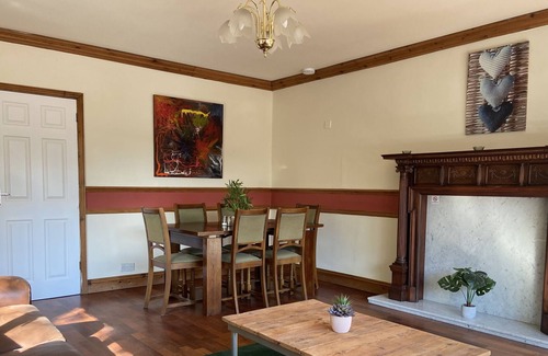 Bramcote House | LARGE HOUSE - CONTRACTORS - CLOSE TO M1