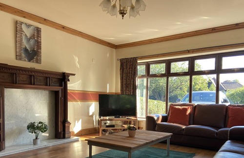 Bramcote House | LARGE HOUSE - CONTRACTORS - CLOSE TO M1