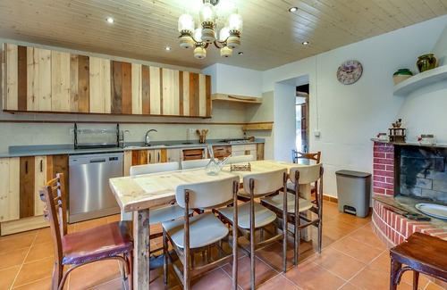 Palafolls Ski Chalet | Large house for 18 pax, pool and private garden. Free WIFI. Ideal group of young people or families. Vivalidays Can Palomo.