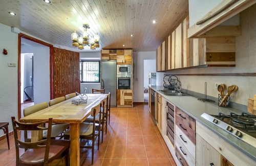 Palafolls Ski Chalet | Large house for 18 pax, pool and private garden. Free WIFI. Ideal group of young people or families. Vivalidays Can Palomo.