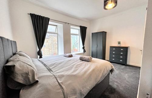 Beaufort House | Large house on the edge of the Brecon Beacons
