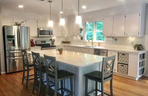 Athens House | Large House, Room to Roam, 5BR Sleeps 12 in Athens