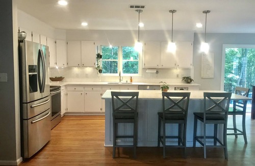 Athens House | Large House, Room to Roam, 5BR Sleeps 12 in Athens