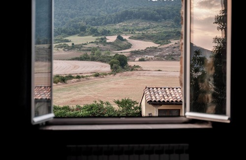 Valle de Arana House | Large house with swimming pool and barbecue in the mountains, dogs allowed.