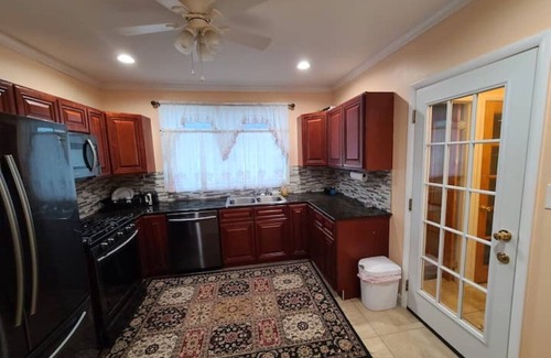 Schenectady Apartment | large king room with 1gb wifi jacuzzi. fireplace