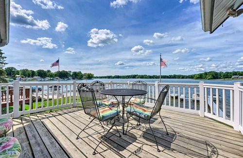 Paw Paw House | Large Lake House: Expansive View