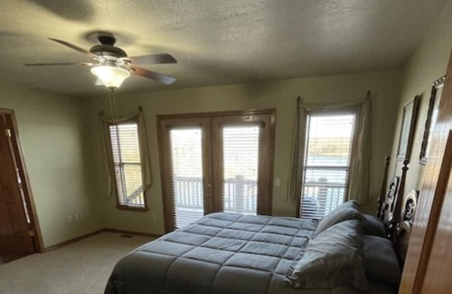 Horseshoe Bend House | Large lakefront home on beautiful Crown Lake! Spacious 3300 square feet!