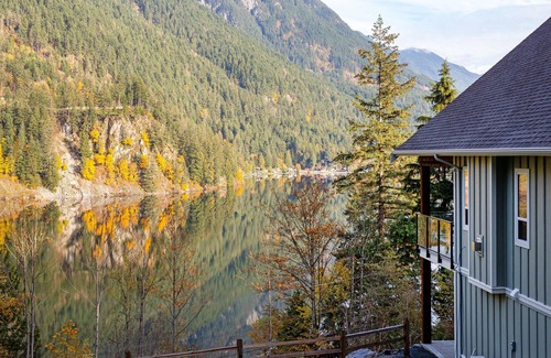 Hope House | Large Lakehouse with Private Beach and Amazing Lake View