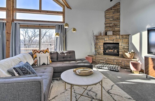 The Galena Territory Villa | Large & Luxe Galena Territory Villa w/ Hot Tub!