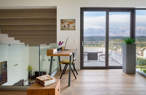 Plaka Villa | Large, Luxurious Villa With Private Swimming Pool and Gym