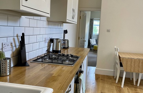 Monmouth Apartment | Large luxury 1 bed flat with off street parking & shared garden near town centre