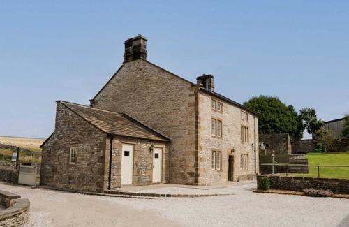 Newton Grange House | Large luxury farmhouse retreat situated in a rural hamlet, perfect for large gatherings of up to 50