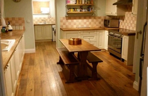 Hockering House | Large modern 5 Bed Detached Home with fire pit & off road parking for 4 cars.