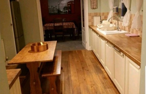 Hockering House | Large modern 5 Bed Detached Home with fire pit & off road parking for 4 cars.