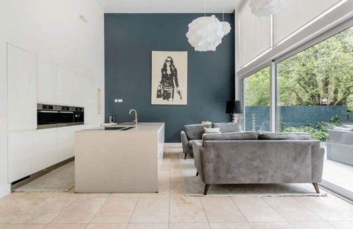 Drumfinn House | Large modern home 6km to city centre