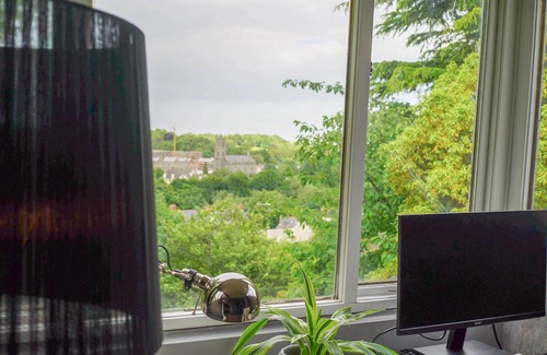 Drumfinn House | Large modern home 6km to city centre