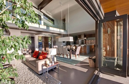 Metro Vancouver Regional District House | Large modern Luxury Oceanfront house, directly on the beach