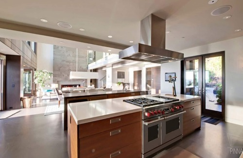 Metro Vancouver Regional District House | Large modern Luxury Oceanfront house, directly on the beach