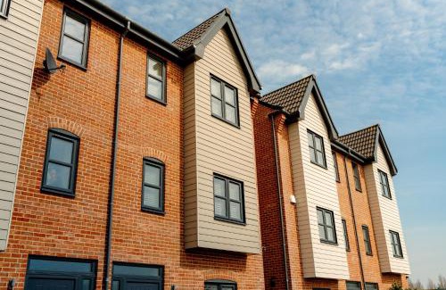 Oulton Broad House | Large Modern Scenic 4 Bedroom Townhouse