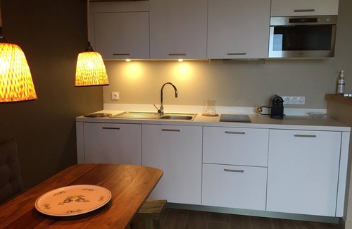 Saint-Guenole Apartment | large new studio sea view full south center bourg