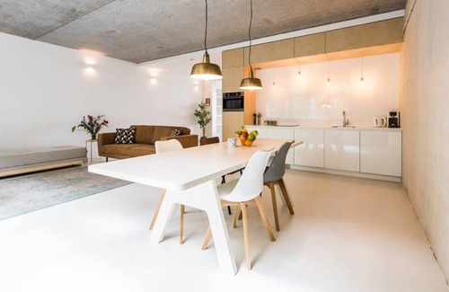 Westpoort Apartment | Large One-bedroom Apartment Comfort