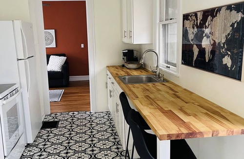 Medina Apartment | Large One Bedroom Downstairs - with laundry