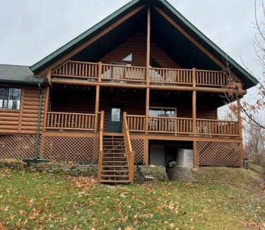 Garrison House | Large Pet-Friendly Family Cabins