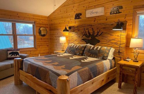 Garrison House | Large Pet-Friendly Family Cabins