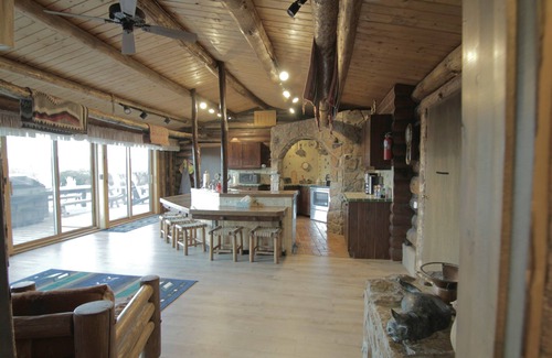 Ralston House | Large, Private & Charming retreat is ultimate upscale stay near Cody, Y.S. Park