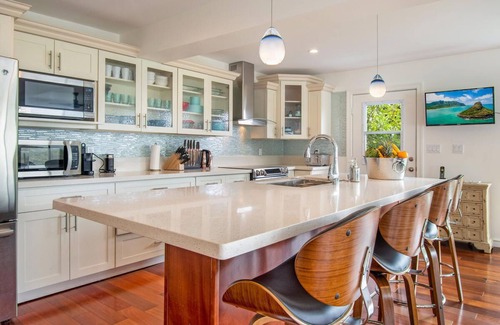 Hawaii Kai House | Large private home with pool & ocean views - Inquire about dates!