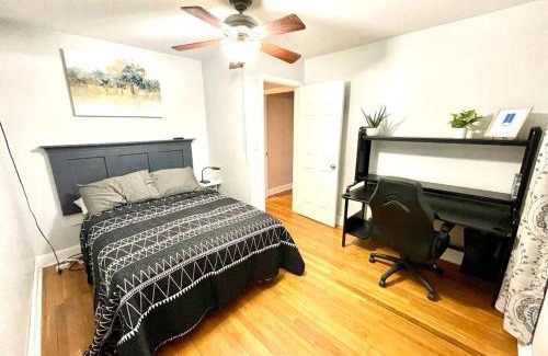 Gahanna House | Large Private Ranch - Master Bedroom Suite with King Bed and private Bathroom - Fenced Yard - Pets & Kids Welcome - Pool Table