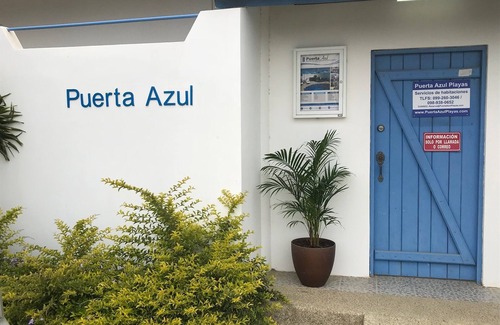Playas House | Large private villa with a pool and jacuzzi, close to the beach