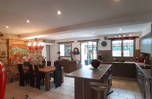 Sainte-Marie-de-Gosse House | Large riverside house with swimming pool/billiards/boulodrome