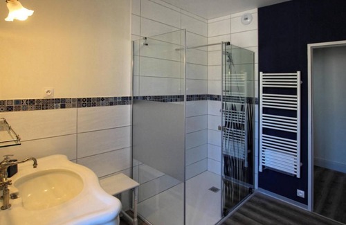 Fougerolles-Saint-Valbert Bed & Breakfast | Large room with private bathroom