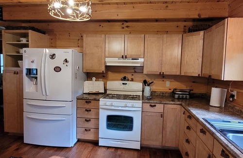 Smithfield Cabin | Large Secluded Cabin on the Lake - NOW SLEEPS 10