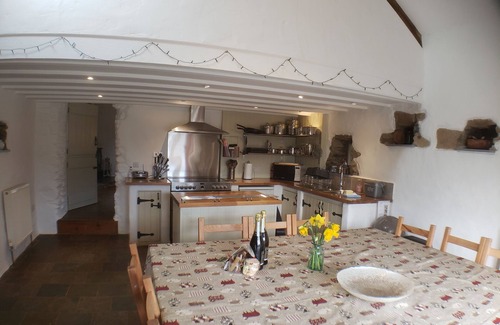 St Brides Cottage | Large Secluded, Pet Friendly Cottage, set in 12 acres-Great Base For Exploring