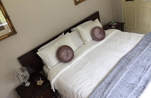 Chapeltown House | Large Self Contained Deluxe Property