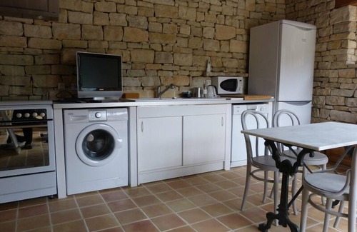 Saignon House | Large self-contained studio with swimming pool in a nest of greenery in the heart of the Luberon