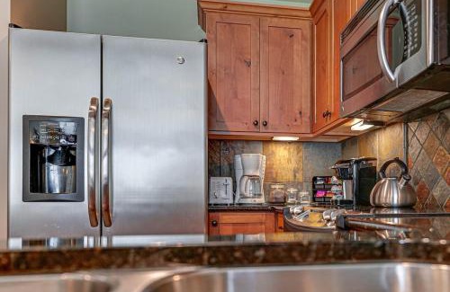 Kellogg Apartment | Large Studio Condo with Full Kitchen Ski NOW Beautiful Balcony Views Hottub Fireplace