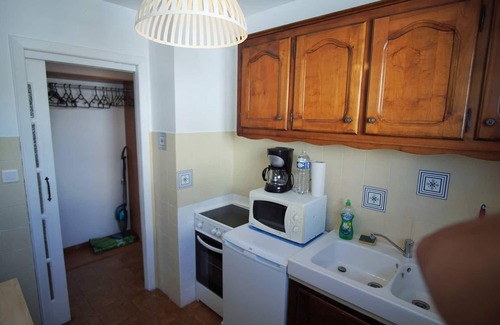 Tamaris Apartment | Large studio with sea view! A stone's throw from Les Sablettes beach