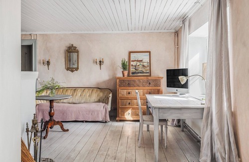 Eskilstuna Municipality House | Large Stylish Charming House With Big Garden