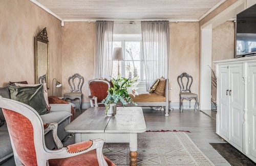 Eskilstuna Municipality House | Large Stylish Charming House With Big Garden