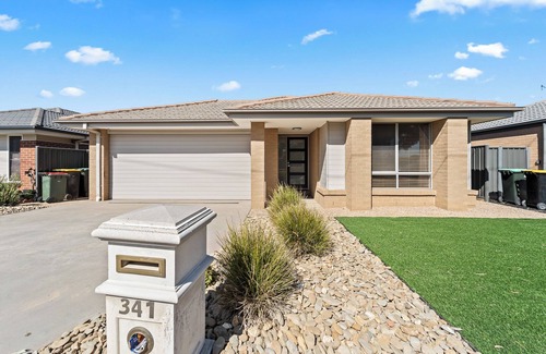 Jackass Flat House | Large stylish home in Bendigo, perfect for families, close to sporting precinct