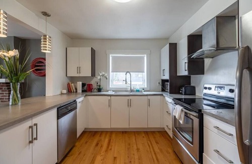 Bedford Apartment | Large & Sunny Beautiful Home, AC