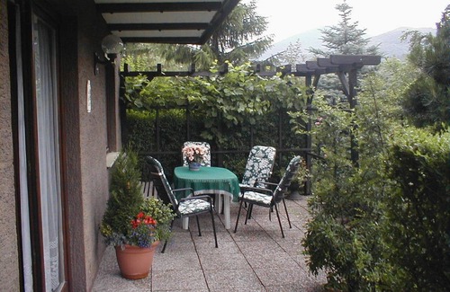 Gloggnitz Apartment | Large sunny vacation apartment, private entrance