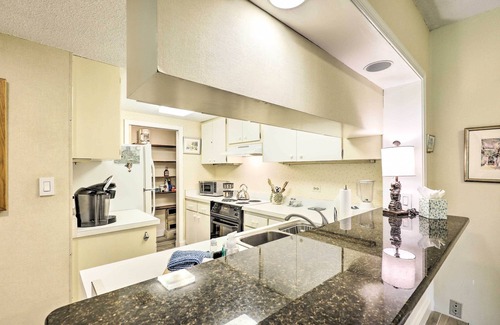 Palm Harbor Condo | Large Tampa-Area Condo - 15 Mi Clearwater Beach!
