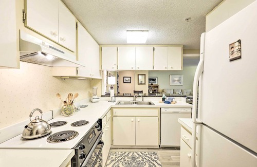 Palm Harbor Condo | Large Tampa-Area Condo - 15 Mi Clearwater Beach!