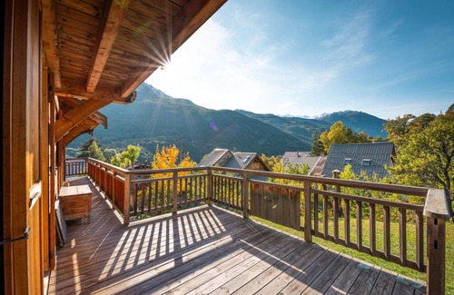 Saint-Chaffrey Ski Chalet | Large traditional alpine Chalet close to slopes with fantastic views