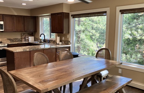 Round Hill Village House | Large upscale 5 bedroom home close to town